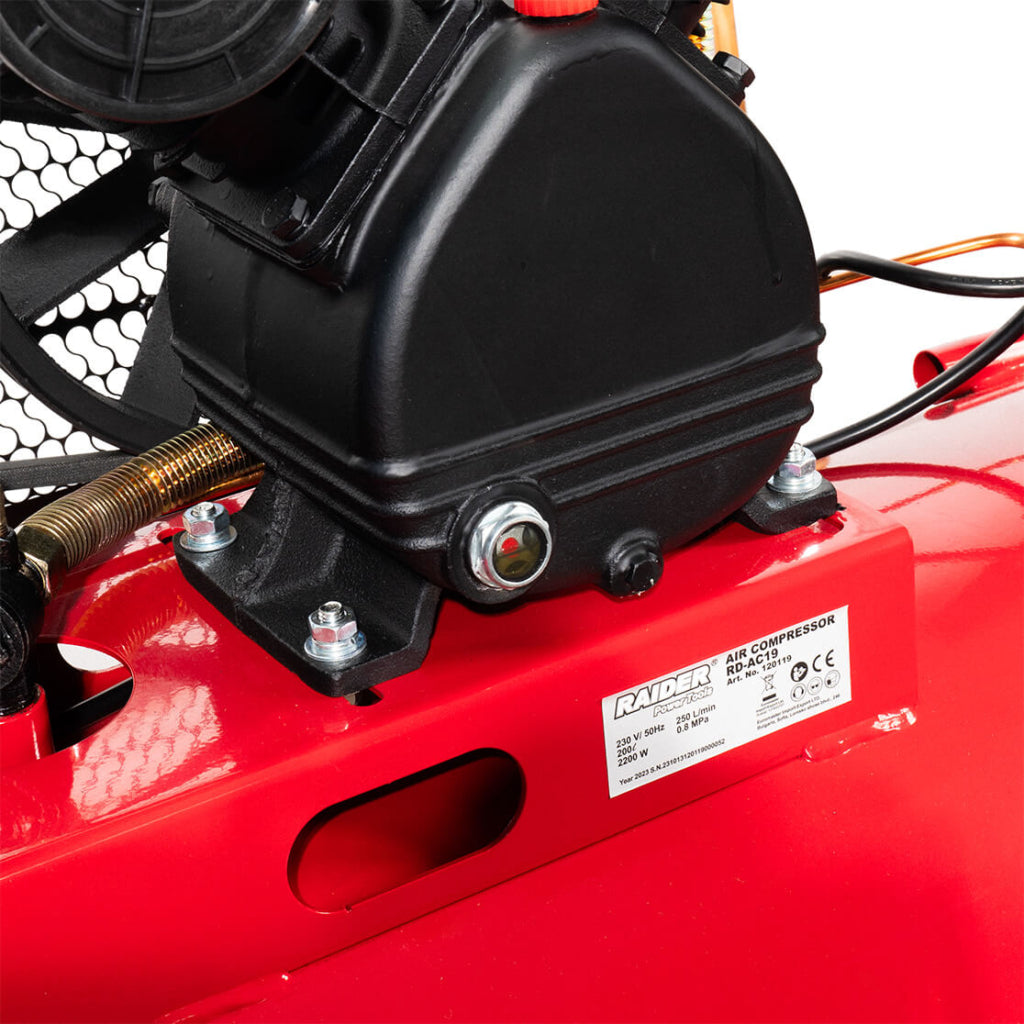 Компресор 200L 2.2kW 250L/min 2цил. ремък RAIDER RD-AC19 - снимка 3