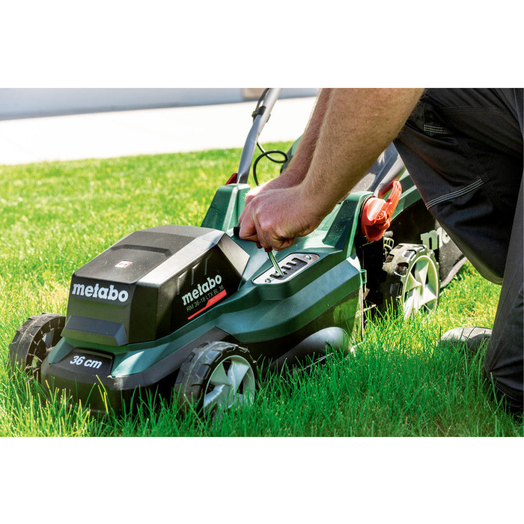 Косачка акум. 36cm 45L METABO RM 36-18 LTX BL 36 SOLO - снимка 9
