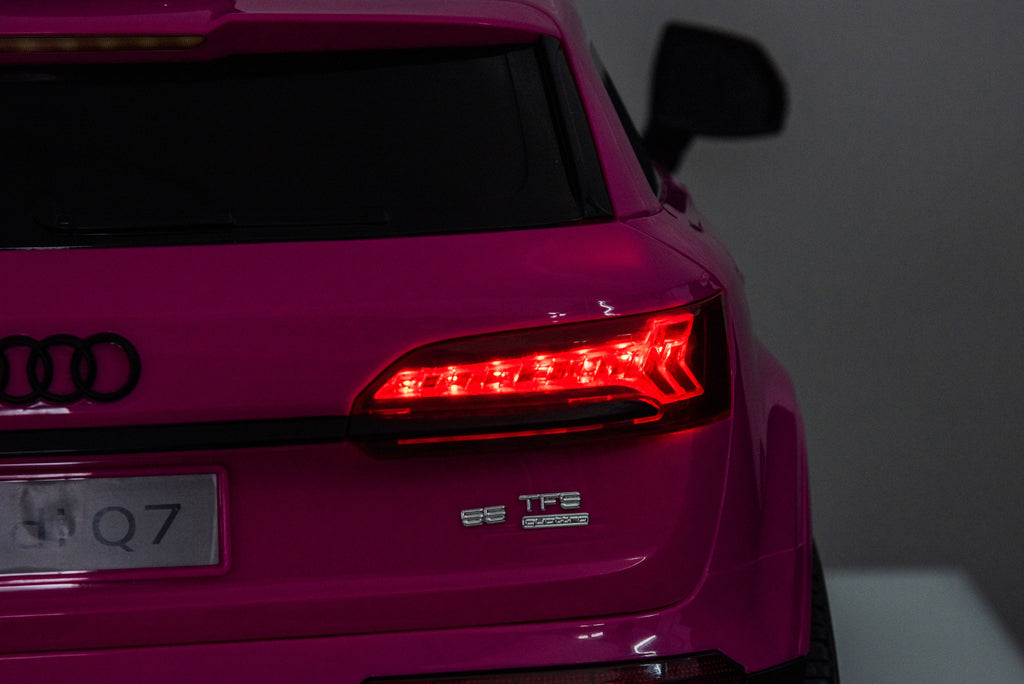 Акумулаторна кола Licensed Audi Q7 Pink - снимка 6